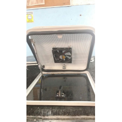 Claraboia para trailer e motor-home - FINESTRA - Cópia (1)