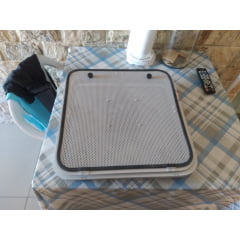 Claraboia para trailer e motor-home - FINESTRA