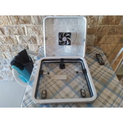 Claraboia para trailer e motor-home - FINESTRA