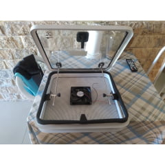 Claraboia para trailer e motor-home - FINESTRA